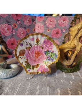 DECOUPAGE SCALLOPED FLOWER SHELL 